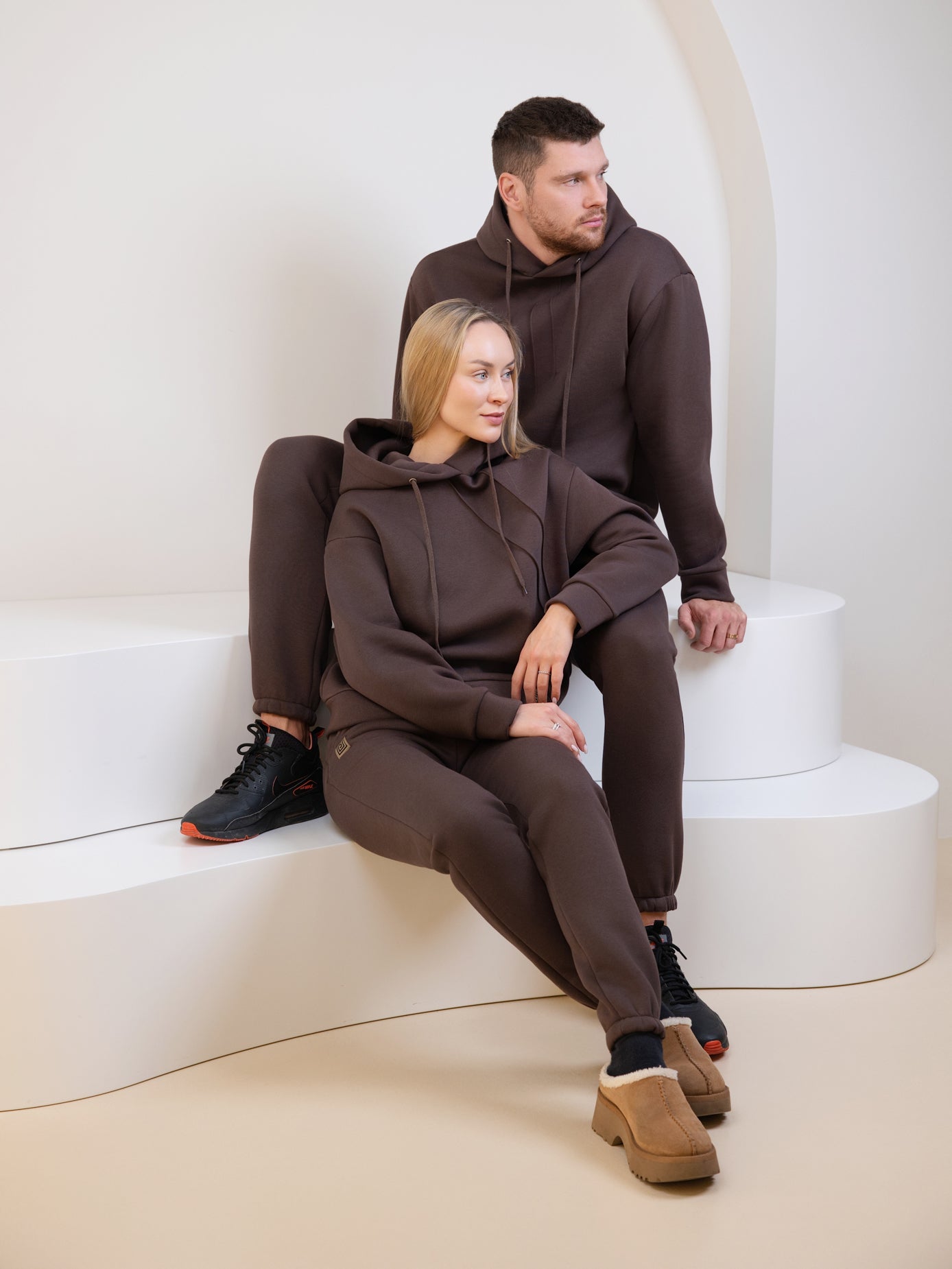 Šokoladinis laisvalaikio kostiumas "Comfort" su pūkeliu