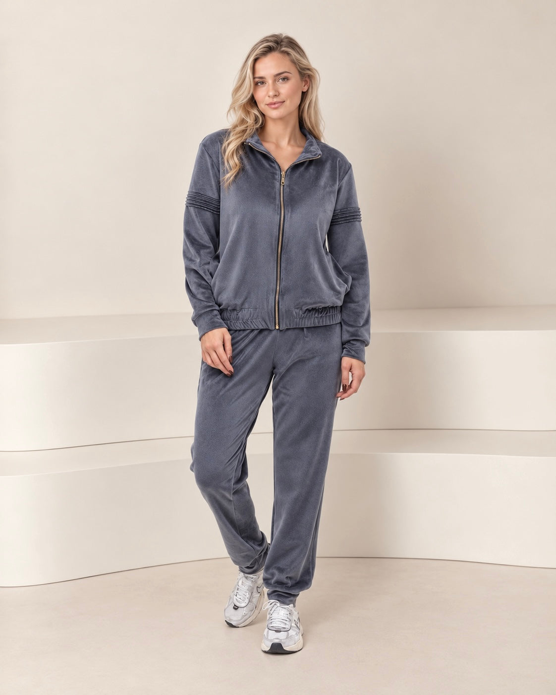 Veliūrinis laisvalaikio kostiumas "Soft blue grey"