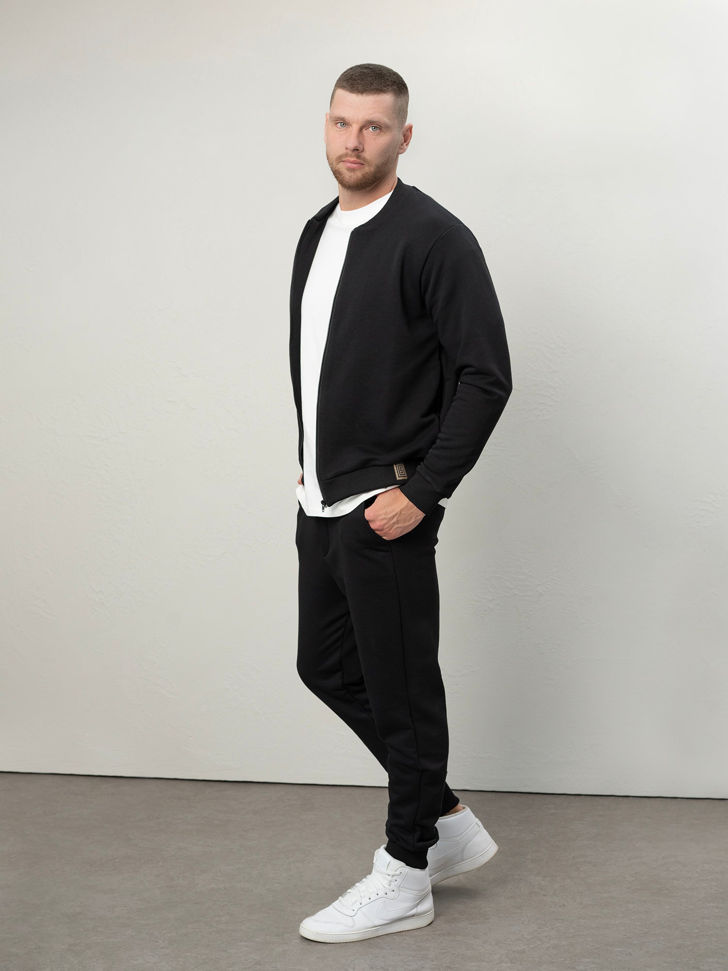 Laisvalaikio kostiumas "Flow" black