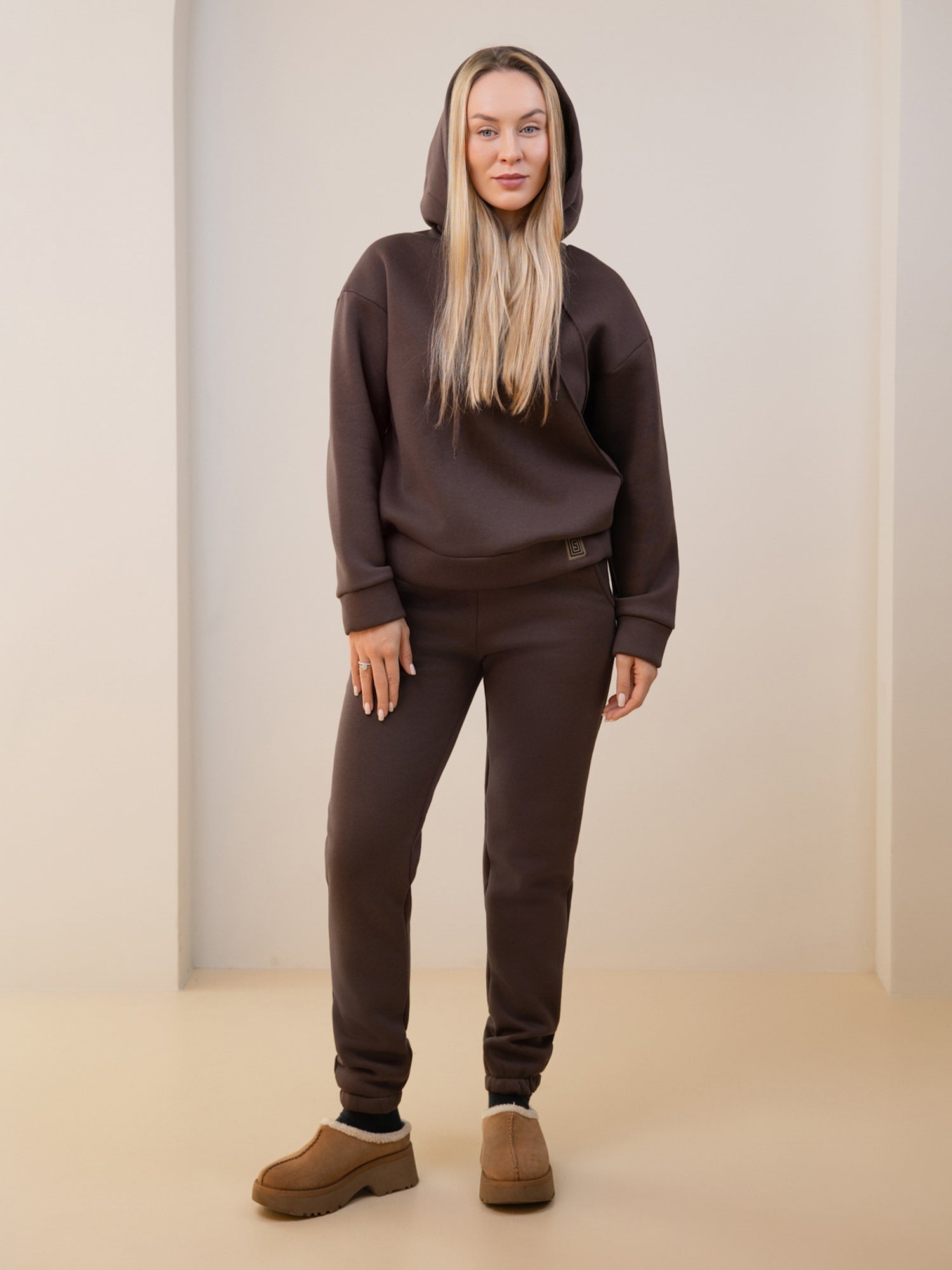 Šokoladinis laisvalaikio kostiumas "Comfort" su pūkeliu