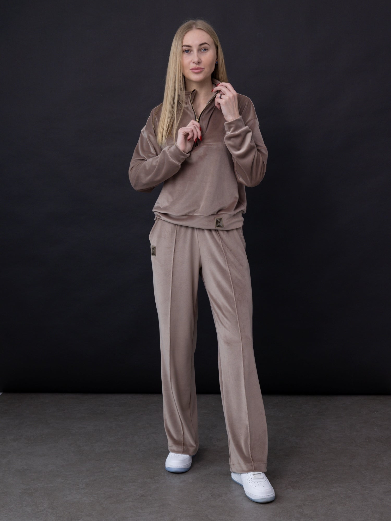 Veliūrinis laisvalaikio kostiumas "Soft shine Mocha"