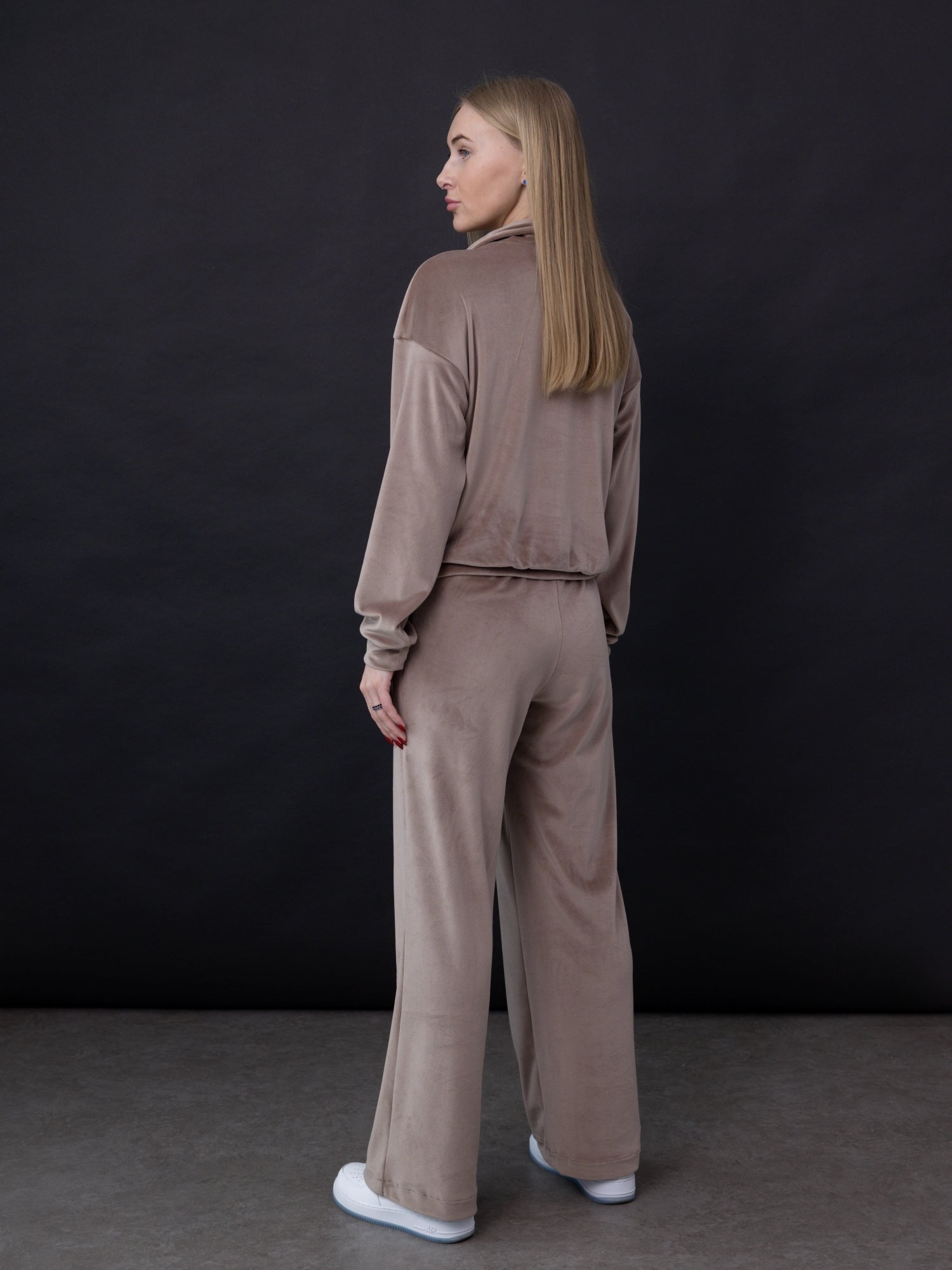 Veliūrinis laisvalaikio kostiumas "Soft shine Mocha"