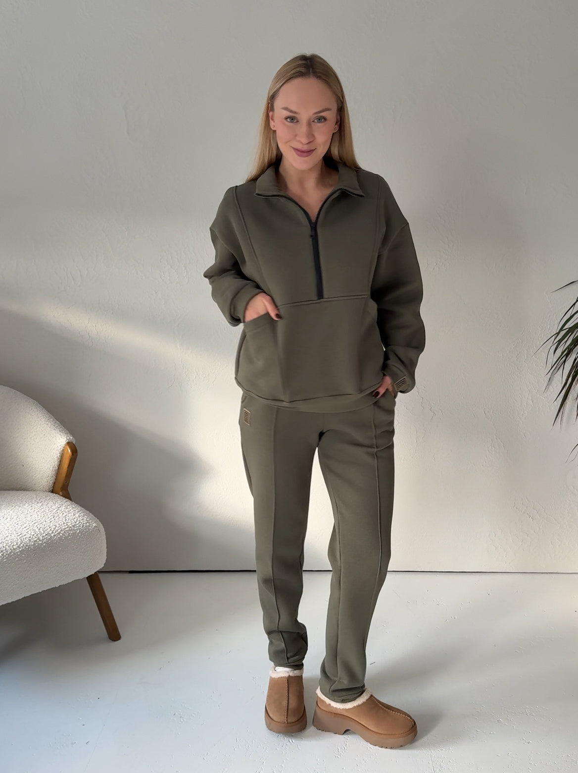 Chaki laisvalaikio kostiumas "Luxury" su pūkeliu