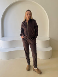 Veliūrinis laisvalaikio kostiumas "Soft dark chocolate"